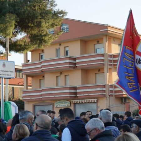 A Sestu, Cagliari, c’è una piazza dedicata a Gigi Riva e ai campioni d’Italia del 1970.