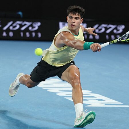 Open d’Australia: Alcaraz batte Lorenzo Sonego in quattro set.