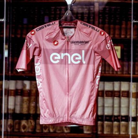 Svelata la maglia rosa, “Avrà una scritta sul colletto in onore del Torino”