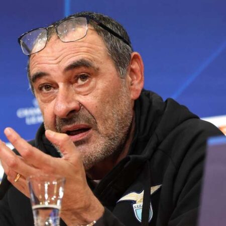 La Lazio conferma piena fiducia in Sarri: “Rumors infondati”.