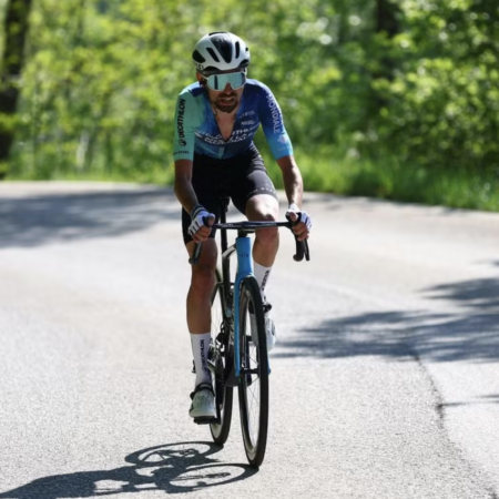 Giro: Valentin Paret-Peintre vince la 10a tappa, Tadej Pogacar rimane leader