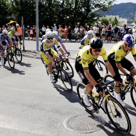 Il ciclista Wout van Aert torna due mesi dopo lontano dalla sua forma migliore