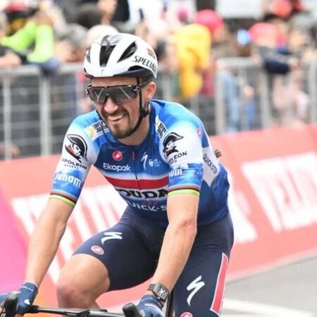 Ex-bi campione mondiale avvisa che gli attacchi al Giro d’Italia continueranno, il ciclista continua la ricerca della vittoria