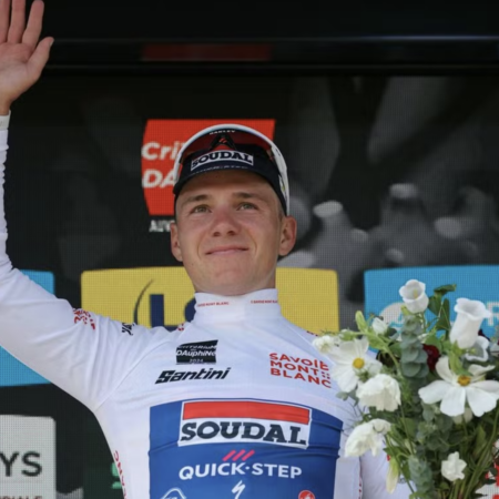 Ciclismo: Evenepoel vola nella prova a cronometro e guida il Critérium du Dauphiné