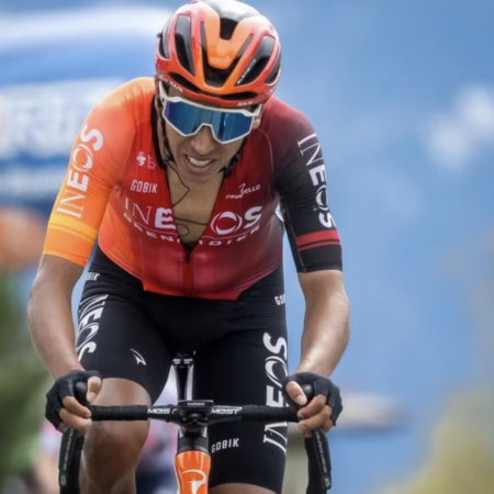 Tour: Egan Bernal alla guida di INEOS insieme a Carlos Rodríguez