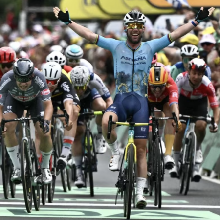 Tour: Merckx si congratula con Cavendish per aver battuto il suo record