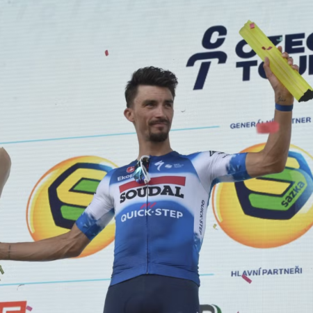 Alaphilippe vince l’ultima tappa in onore di Marc Hirschi in Repubblica Ceca