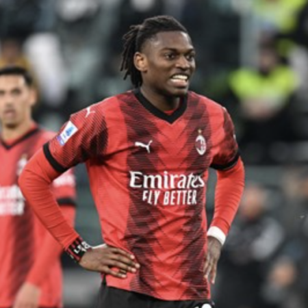 Rafael Leão elogia il nuovo attacco del Milan e sottolinea Camarda: “Sarà il futuro”