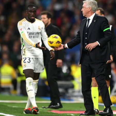 Ancelotti annuncia che Mendy ha rinnovato con il Real Madrid fino al 2027