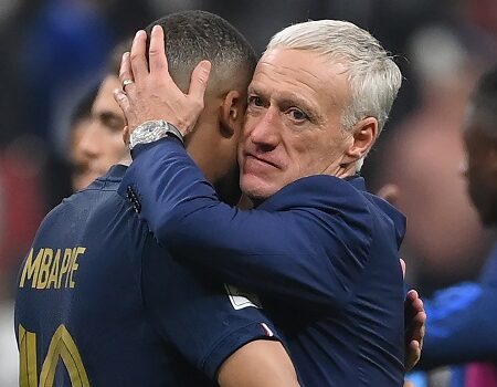 Deschamps difende Mbappé: “È abituato alla pressione, ma non è un Superman”