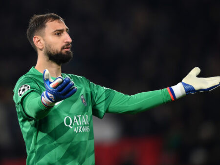 Gianluigi Donnarumma si è infortunato alla coscia durante la vittoria del Paris Saint-Germain contro il Brest in Ligue 1 e salterà l’esordio della squadra parigina in Champions League contro il Girona, ha annunciato il club questa domenica.