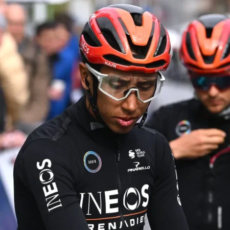 Egan Bernal subisce un delicato intervento alla colonna vertebrale: “Spero di poter tornare a pedalare”