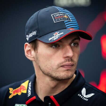 L’olandese Max Verstappen (Red Bull) è stato sanzionato questo venerdì con l’obbligo di svolgere lavori socialmente utili per aver utilizzato un linguaggio volgare durante la conferenza stampa prima del Gran Premio di Singapore di Formula 1.