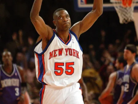 La leggenda del basket Dikembe Mutombo è deceduta lunedì all’età di 58 anni dopo aver lottato contro un tumore al cervello, come confermato dalla NBA sui social media.