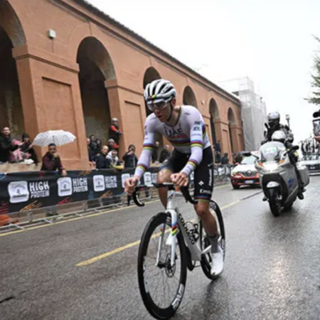 Svelato il potere di Tadej Pogacar al Giro dell’Emilia, l’allenatore World Tour dice: “Evenepoel ha preso una decisione diversa”