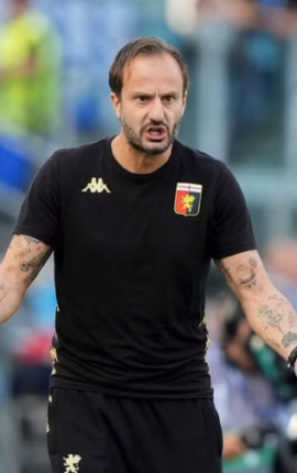 Les supporters du Genoa mécontents et protestant après le départ de Gilardino: “Honteux”