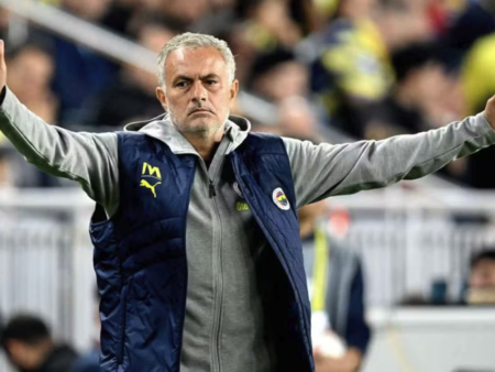 José Mourinho critica le prestazioni e l’atmosfera della Super League turca