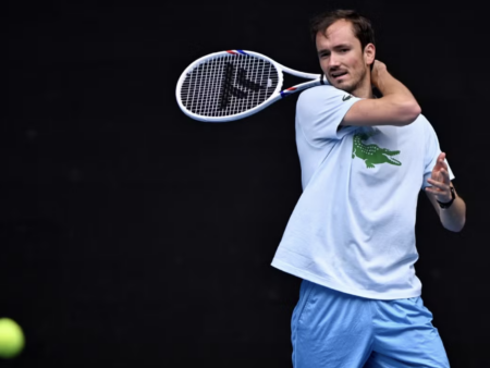 Daniil Medvedev Pronto per l’Australian Open 2025: Un “Disturbatore” per Sinner e Alcaraz