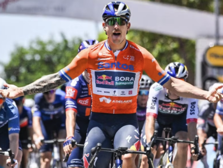 Sam Welsford domina il Tour Down Under: doppietta e leadership rafforzata