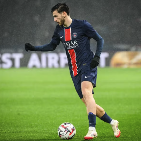 Khvicha Kvaratskhelia si sta adattando rapidamente con la Champions League nel mirino