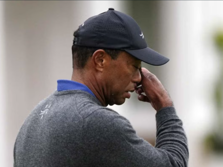 Tiger Woods rinvia il ritorno al PGA Tour per lutto